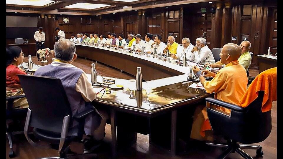 मुख्यमंत्री योगी का बड़ा संदेश: ईंधन बचाएं, सोने की अनावश्यक खरीदारी रोकें, वर्क फ्रॉम होम अपनाएं