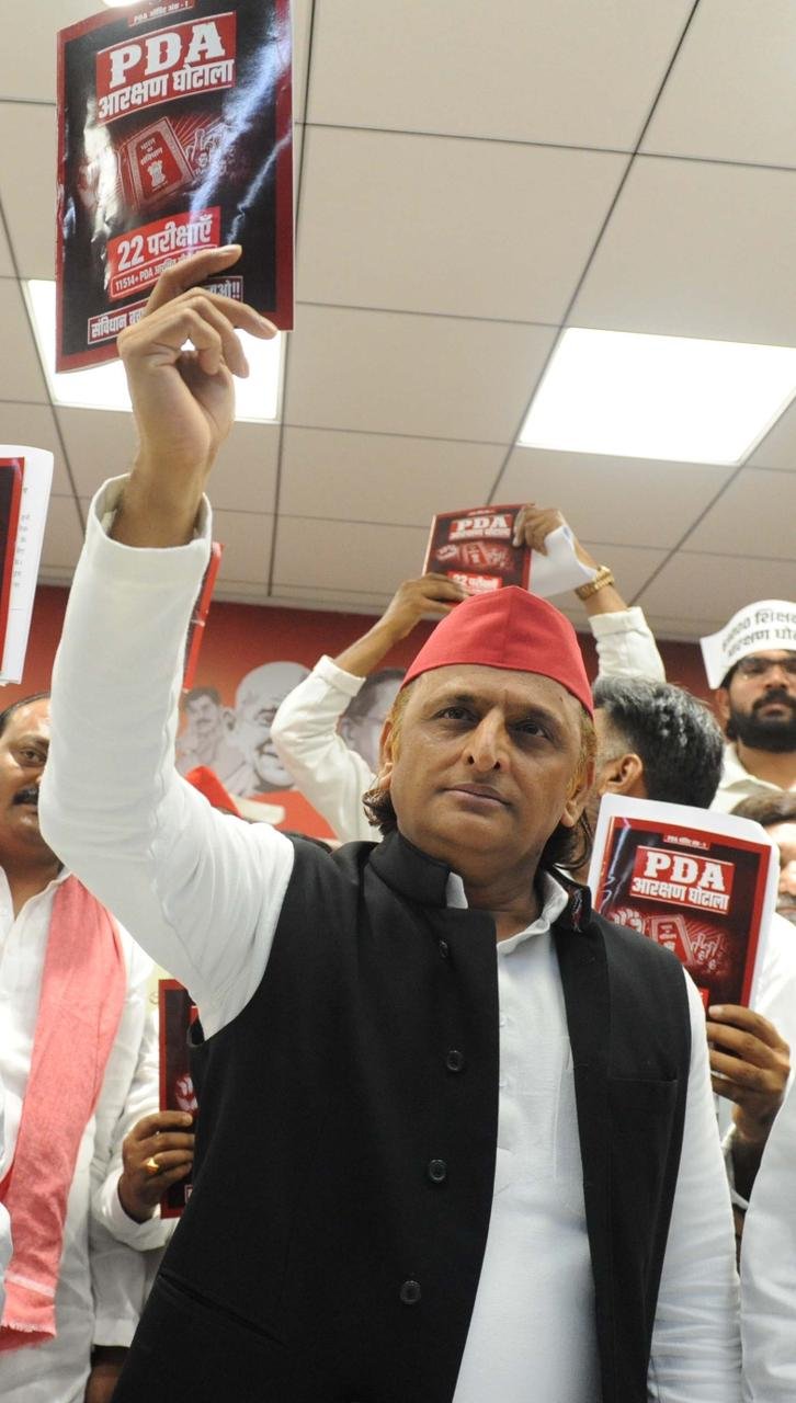 यूपी में 22 भर्तियों पर सियासी संग्राम: अखिलेश यादव ने लगाया आरक्षण घोटाले का आरोप