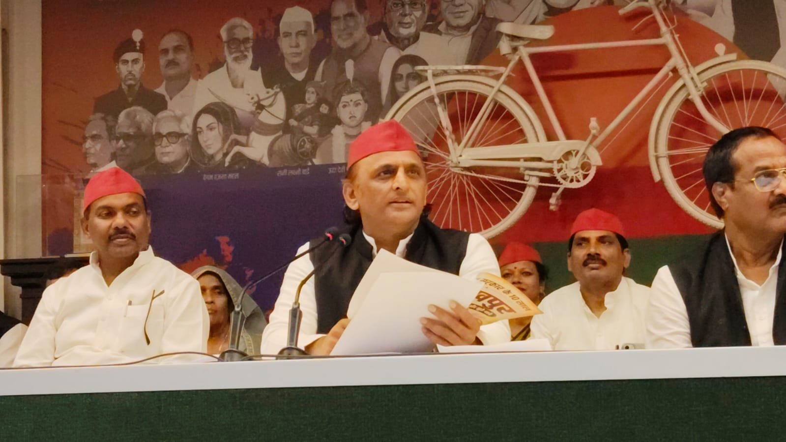 गोरखपुर में बीजेपी को घेरकर हराएंगे, अयोध्या में हुआ महाघोटाला: अखिलेश यादव