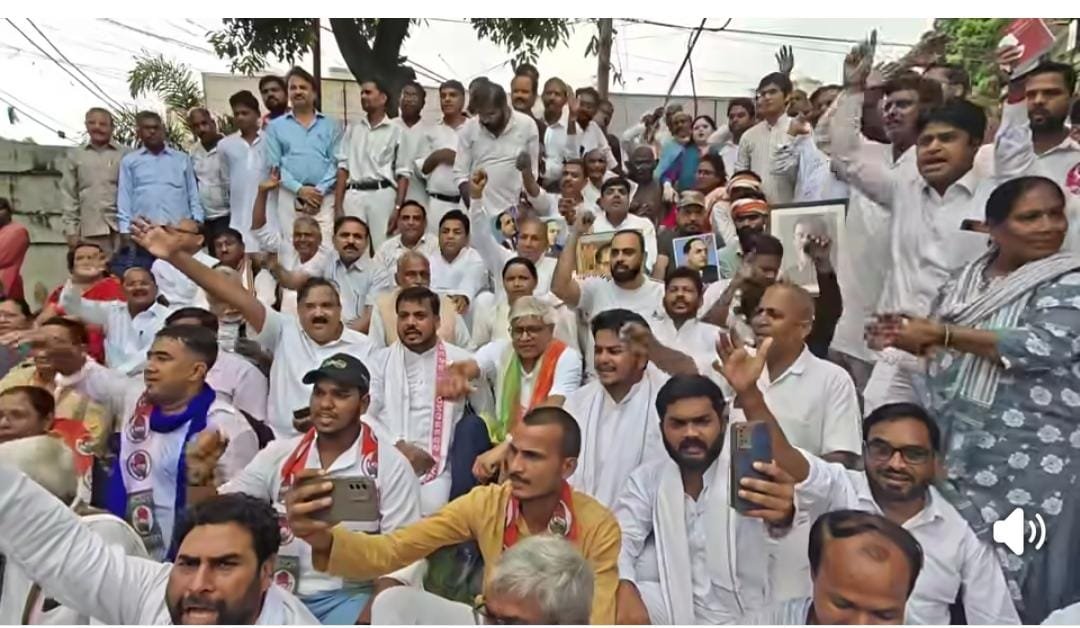 rahul-gandhi-pellet-gun-fir-congress-lucknow
